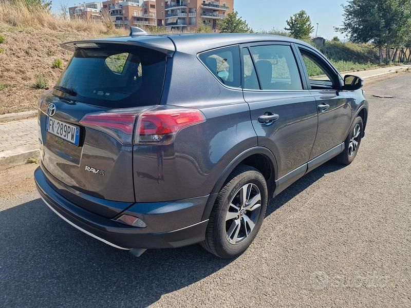 Usata Toyota RAV4 Business Edition 143 CV (105 kW) 2017 Marrone SUV