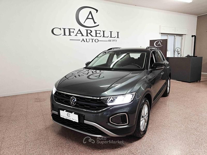 Usata VW T-Roc 110 CV (80 kW) 2022 Gray SUV