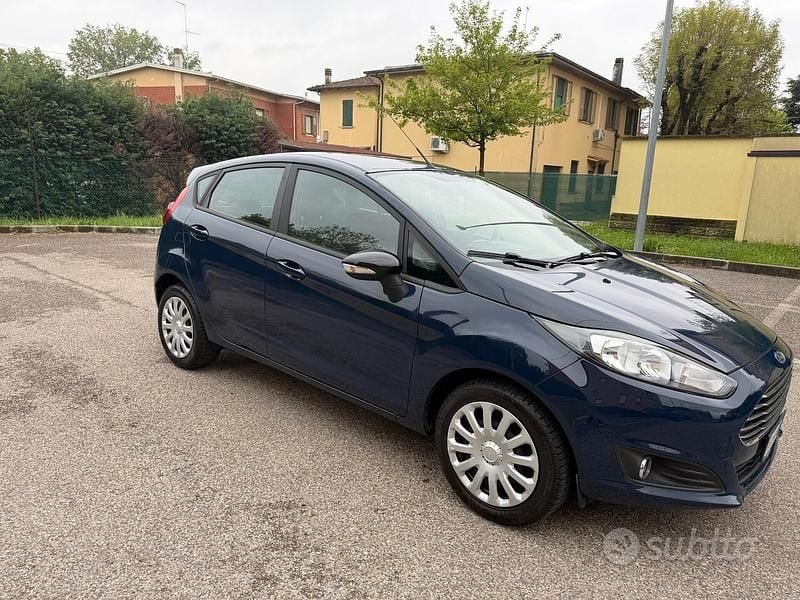 Usata Ford Fiesta 95 CV (69 kW) 2016 Blu Berlina