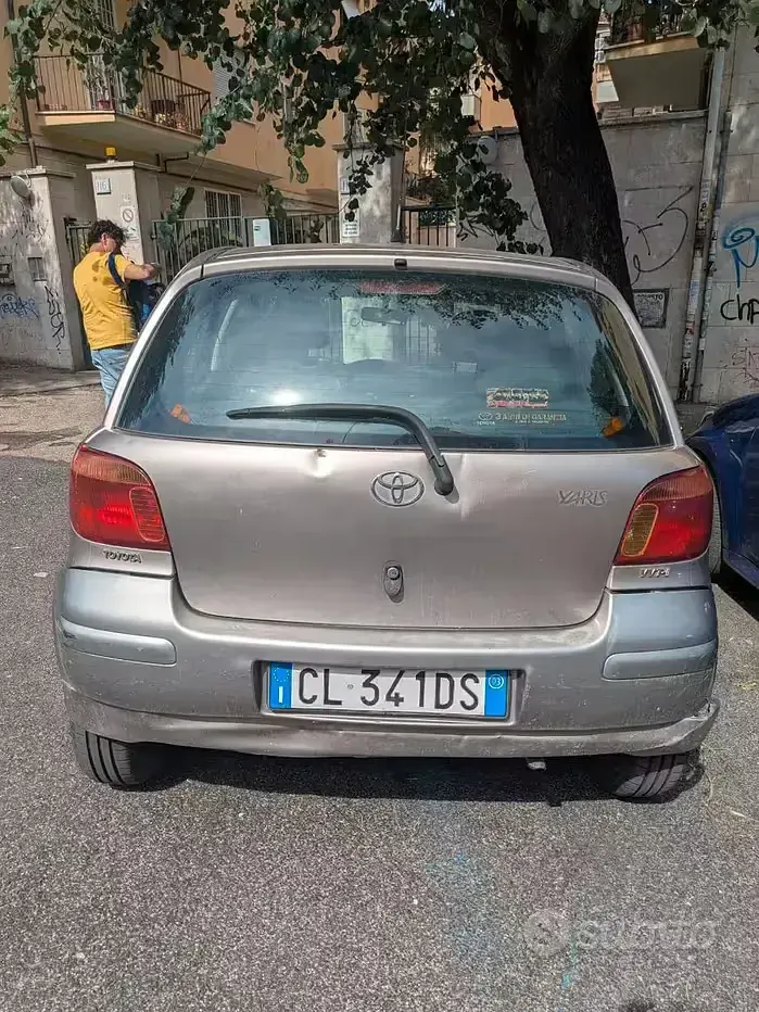 Usata Toyota Yaris Sol 65 CV (47 kW) 2003 Grigio Berlina