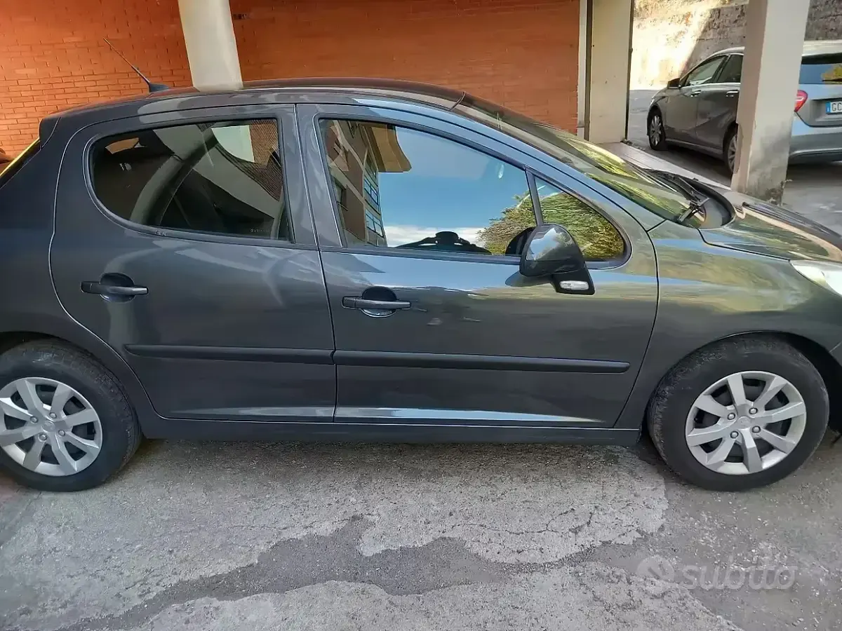 Usata Peugeot 207 73 CV (53 kW) 2010 Grigio Berlina