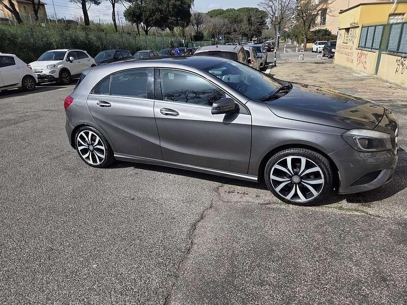 Usata Mercedes A180 109 CV (80 kW) 2015 Berlina