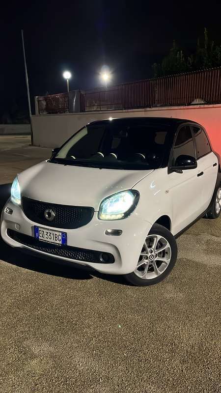 Usata Smart ForFour Pure 71 CV (52 kW) 2015 Utilitaria
