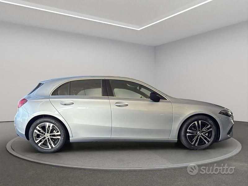 Nuova Mercedes A180 Advanced 116 CV (85 kW) 2025 Grigio Berlina