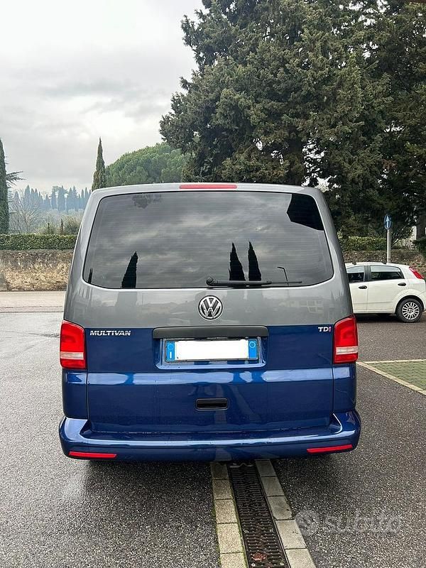 Begagnad VW Multivan Startline 140 HK (102 kW) 2013 Grå Van