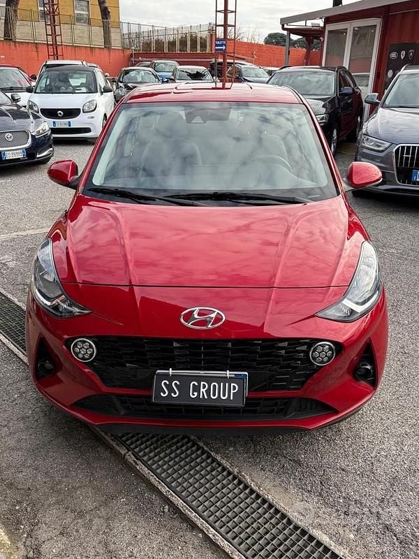 Usata Hyundai i10 66 CV (48 kW) 2022 Rosso Utilitaria