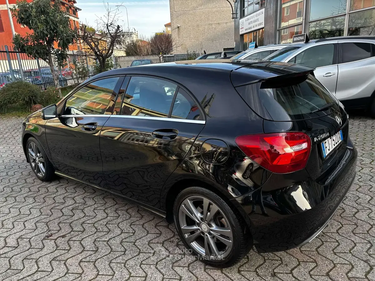 Usata Mercedes A200 136 CV (100 kW) 2017 Nero Berlina