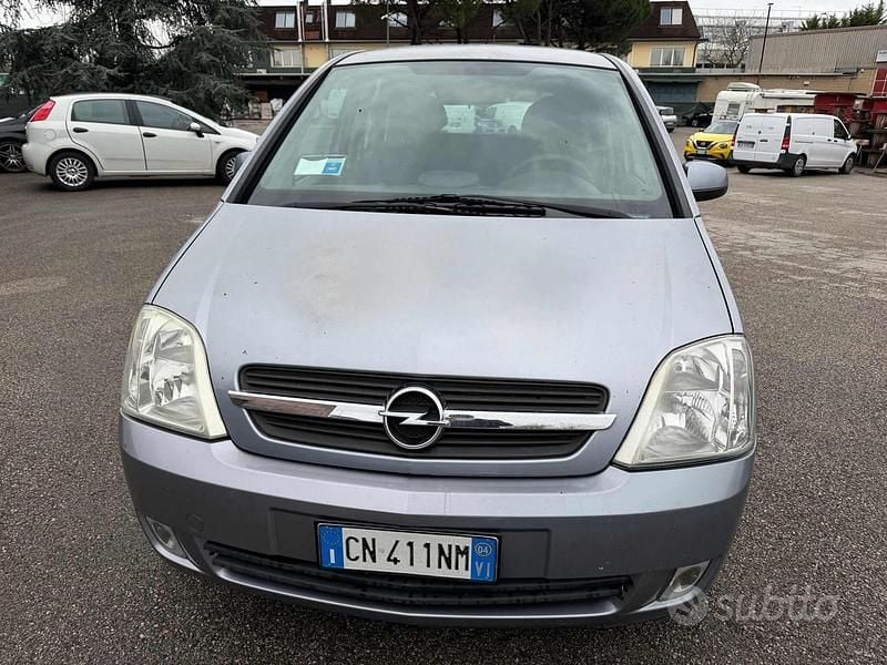 Usata Opel Meriva Cosmo 101 CV (74 kW) 2004 Grigio Monovolume