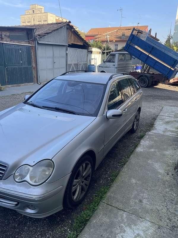 Usata Mercedes C220 150 CV (110 kW) 2005 Argento Berlina