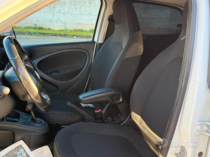Usata Smart ForFour 90 CV (66 kW) 2017 Bianco Utilitaria