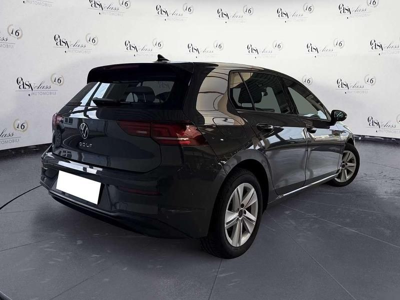 Käytetty VW Golf VIII Life 116 HP (85 kW) 2025 Harmaa Viistoperä