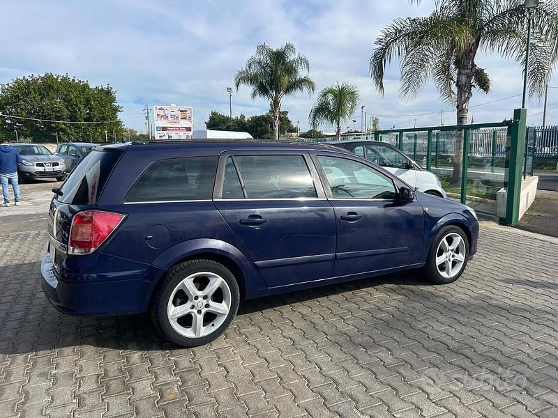 Usata Opel Astra Club 101 CV (74 kW) 2007 Blu Station wagon