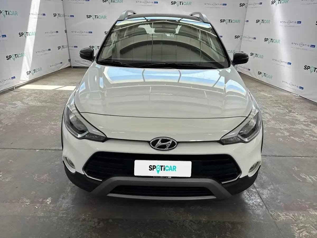 Usata Hyundai i20 Active 101 CV (74 kW) 2020 Bianco Utilitaria