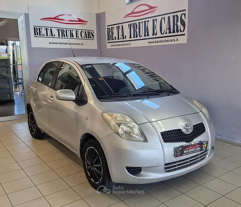 Usata Toyota Yaris Sol 69 CV (50 kW) 2007 Gray Utilitaria