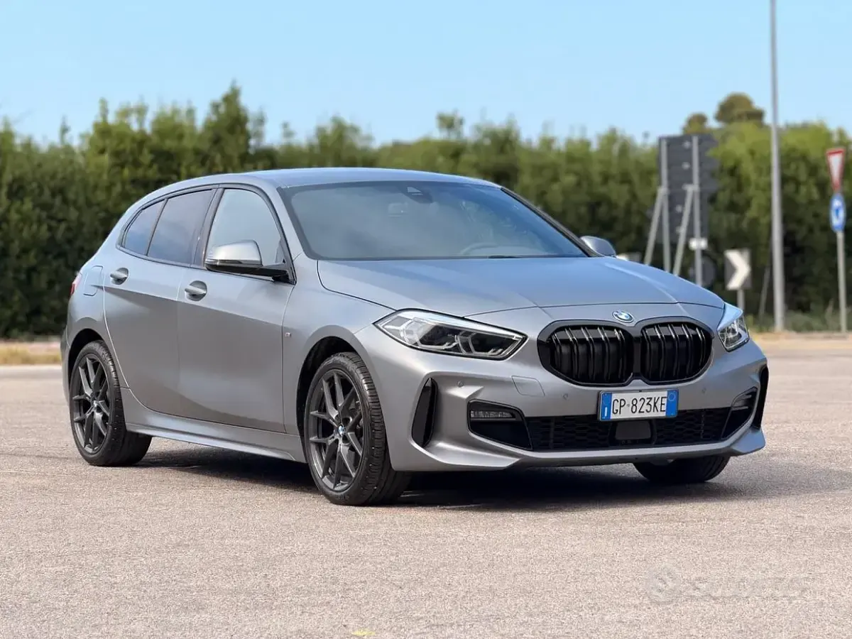 Usata BMW 116 M Sport 116 CV (85 kW) 2023 Grigio Utilitaria
