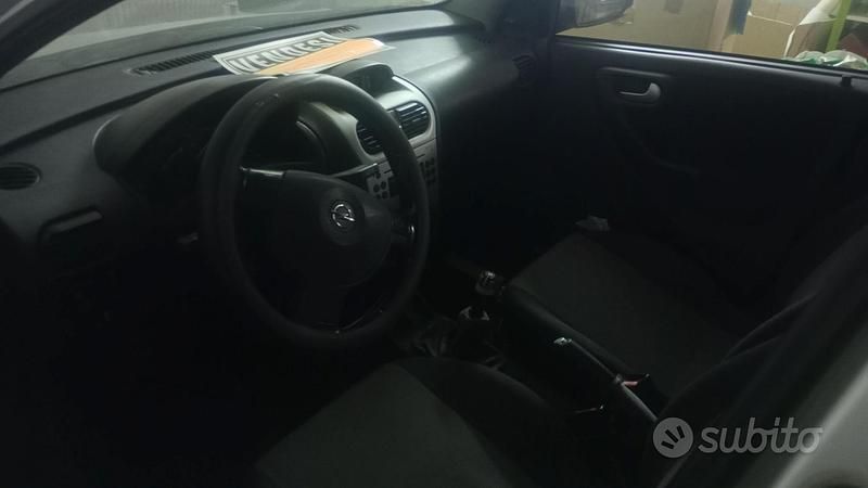 Usata Opel Corsa 69 CV (50 kW) 2006 Grigio Utilitaria