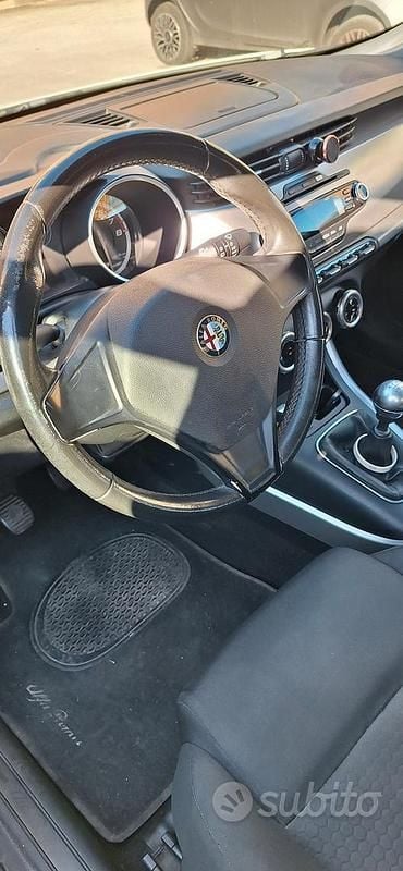 Occasion Alfa Romeo Giulietta Distinctive 120 ch (88 kW) 2013 Blanc Berline