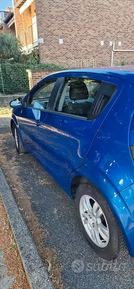 Usata Chevrolet Aveo 69 CV (50 kW) 2012 Bluazzurro Berlina