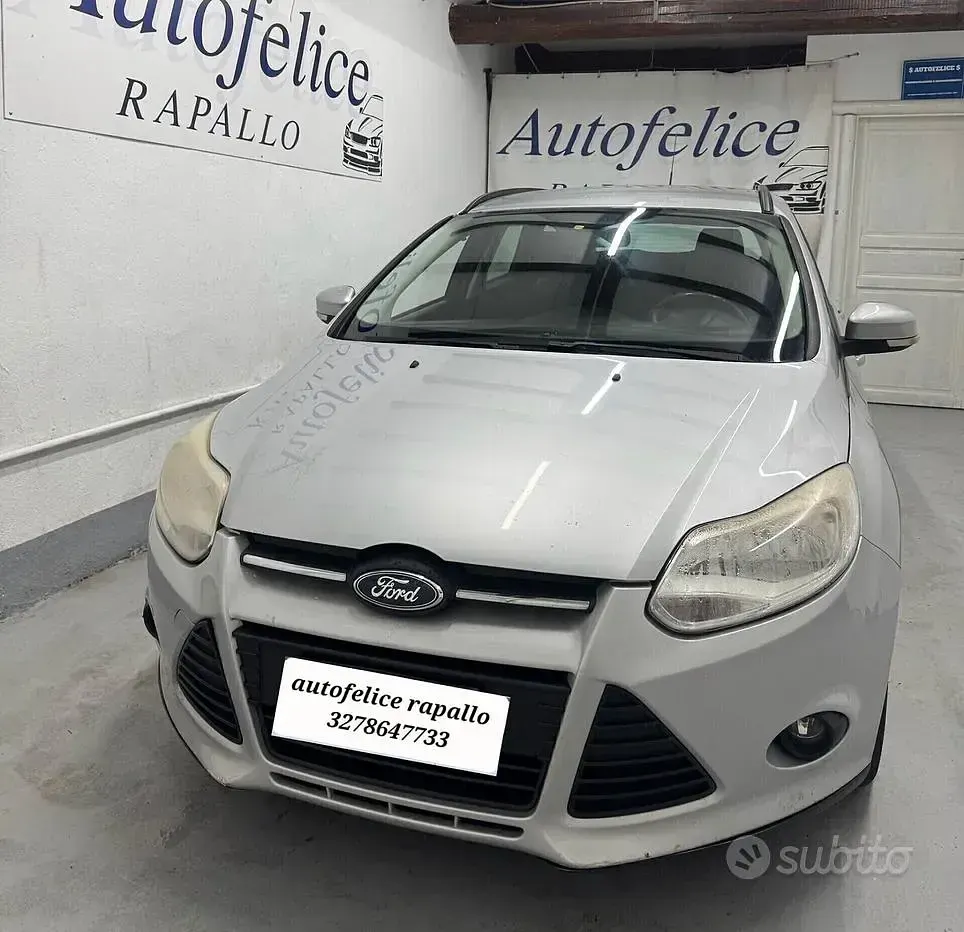 Usata Ford Focus 116 CV (85 kW) 2012 Grigio Station wagon