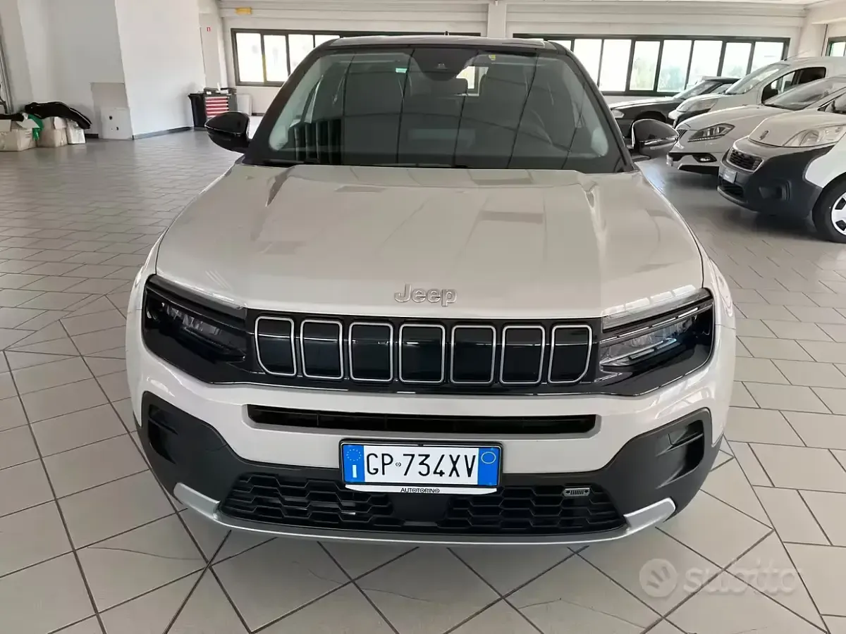 Usata Jeep Avenger Altitude 101 CV (74 kW) 2023 Beige SUV