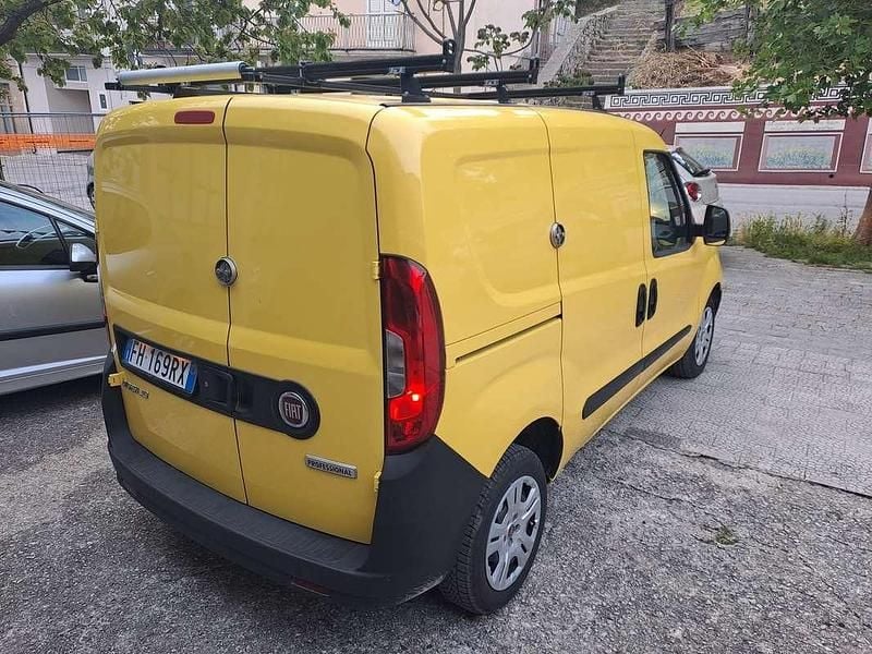 Usata Fiat Doblò 95 CV (69 kW) 2017 Giallo Monovolume