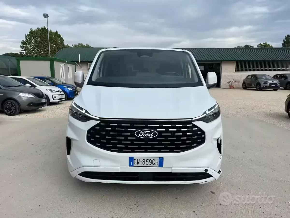 Usata Ford Tourneo Custom 150 CV (110 kW) 2024 Bianco Furgone