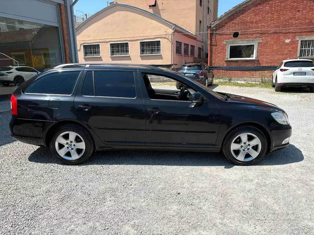 Usata Skoda Octavia Ambition 105 CV (77 kW) 2010 Nero Station wagon