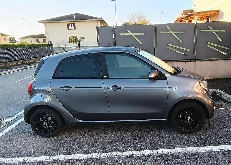 Usata Smart ForFour Prime 90 CV (66 kW) 2017 Grigio Utilitaria