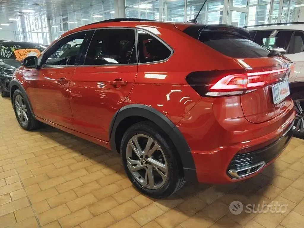 Usata VW Taigo R-line 116 CV (85 kW) 2024 Kings red / metallizzato SUV