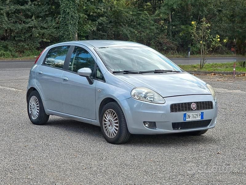 Blu Usata 2008 Fiat Grande Punto Active Due volumi | 2999 € (Buon prezzo) - Immagine 1/4