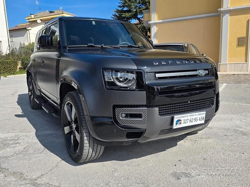 Usata Land Rover Defender Carpathian Edition 525 CV (386 kW) 2022 Nero SUV