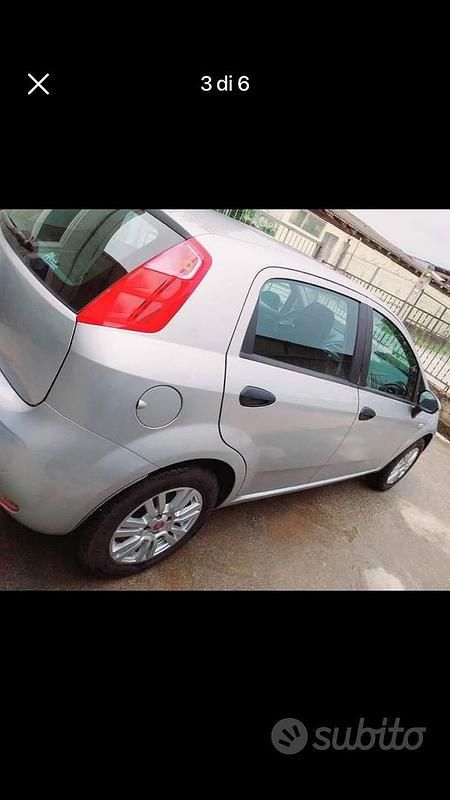 Usata Fiat Punto 77 CV (56 kW) 2014 Grigio Utilitaria