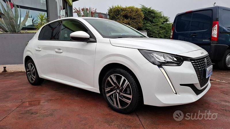 Usata Peugeot 208 Allure 101 CV (74 kW) 2021 Bianco Utilitaria