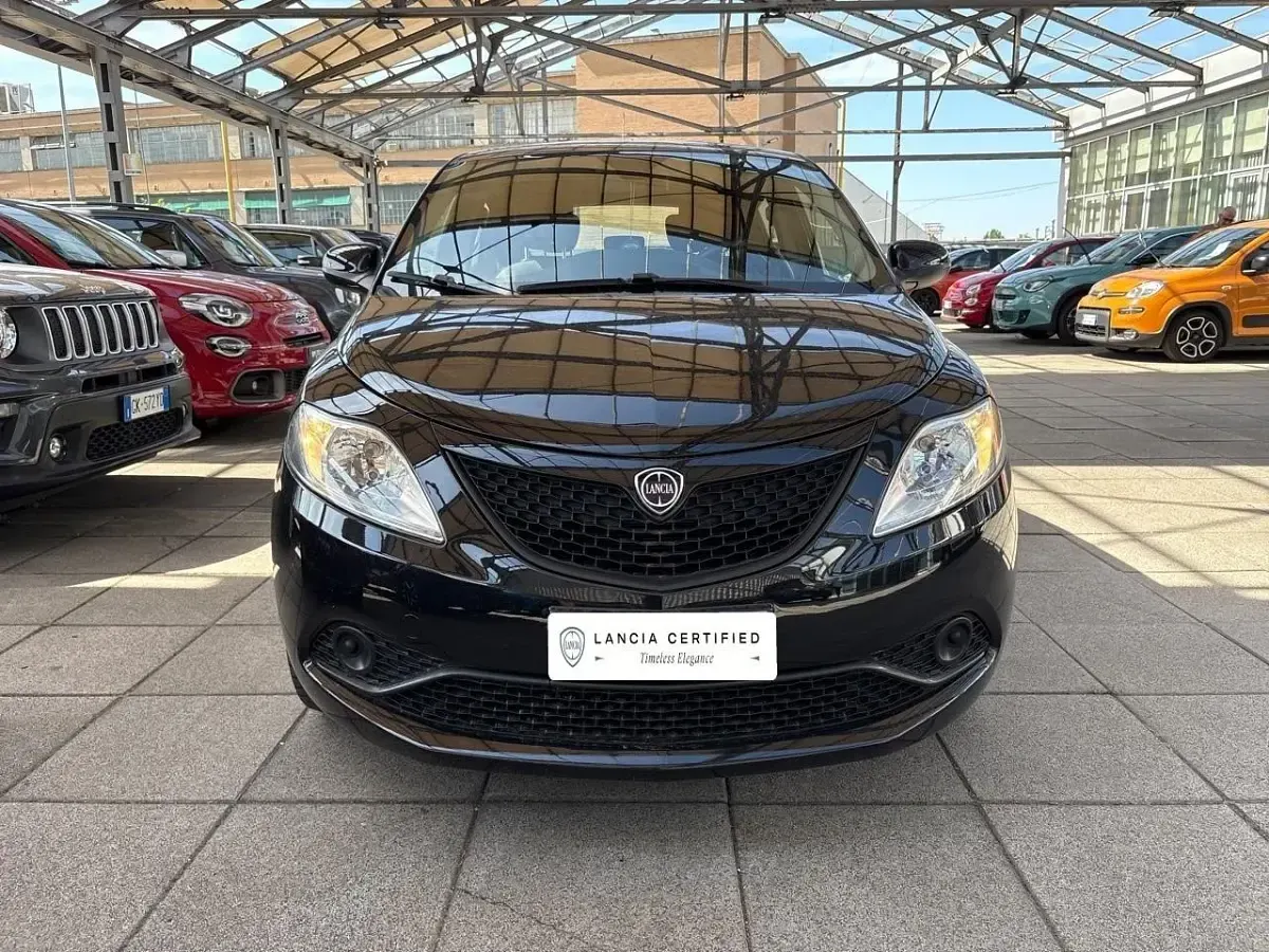 Usata Lancia Ypsilon Gold 69 CV (50 kW) 2018 Nero Utilitaria