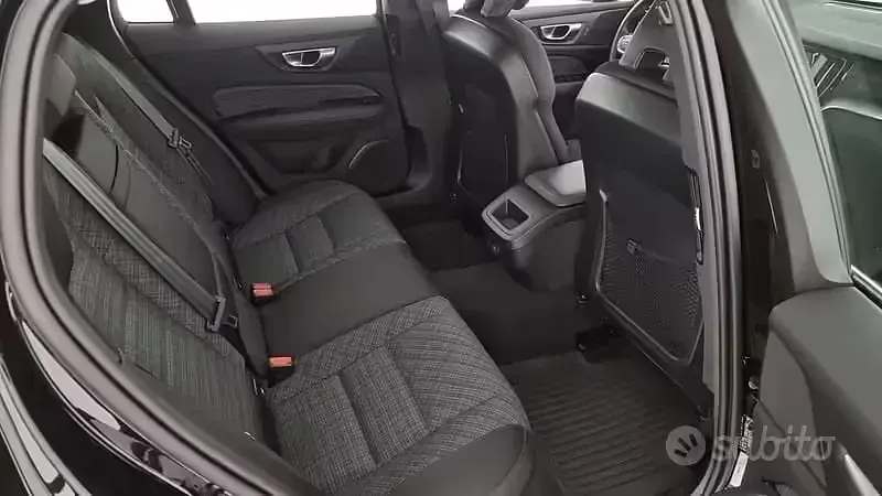 Usata Volvo V60 Ultimate 197 CV (144 kW) 2023 Nero Station wagon