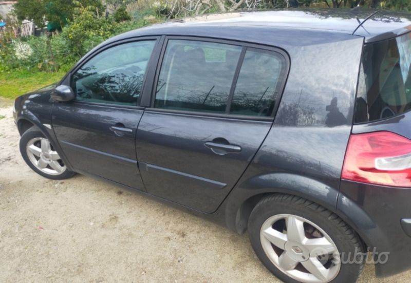 Usata Renault Mégane II 106 CV (77 kW) 2007 Grigio Berlina