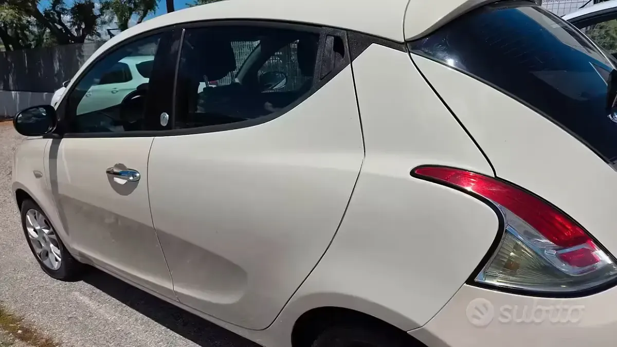 Usata Lancia Ypsilon 69 CV (50 kW) 2015 Utilitaria