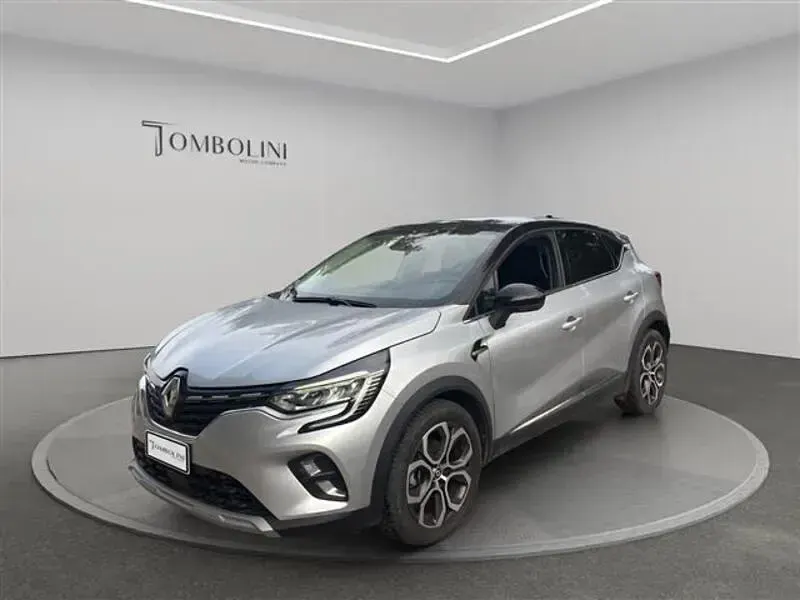 Usata Renault Captur Techno 143 CV (105 kW) 2023 Grigio chiaro SUV