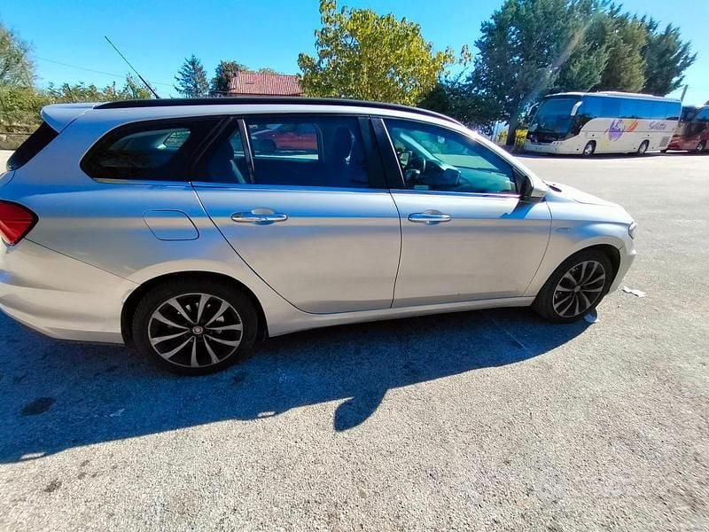 Usata Fiat Tipo Lounge 95 CV (69 kW) 2017 Argento Station wagon