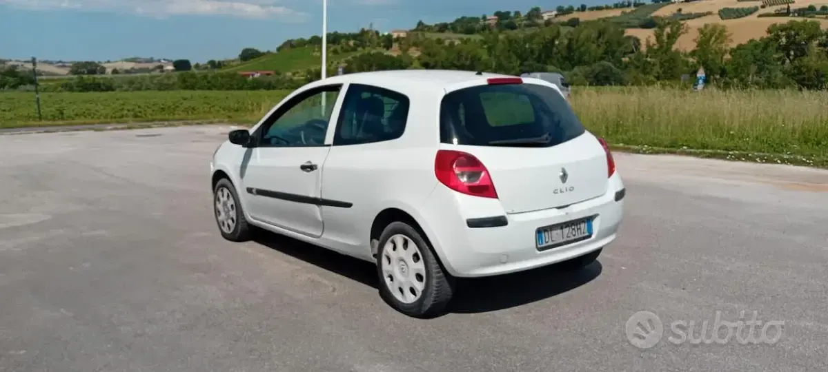 Usata Renault Clio II 85 CV (62 kW) 2007 Bianco Furgone