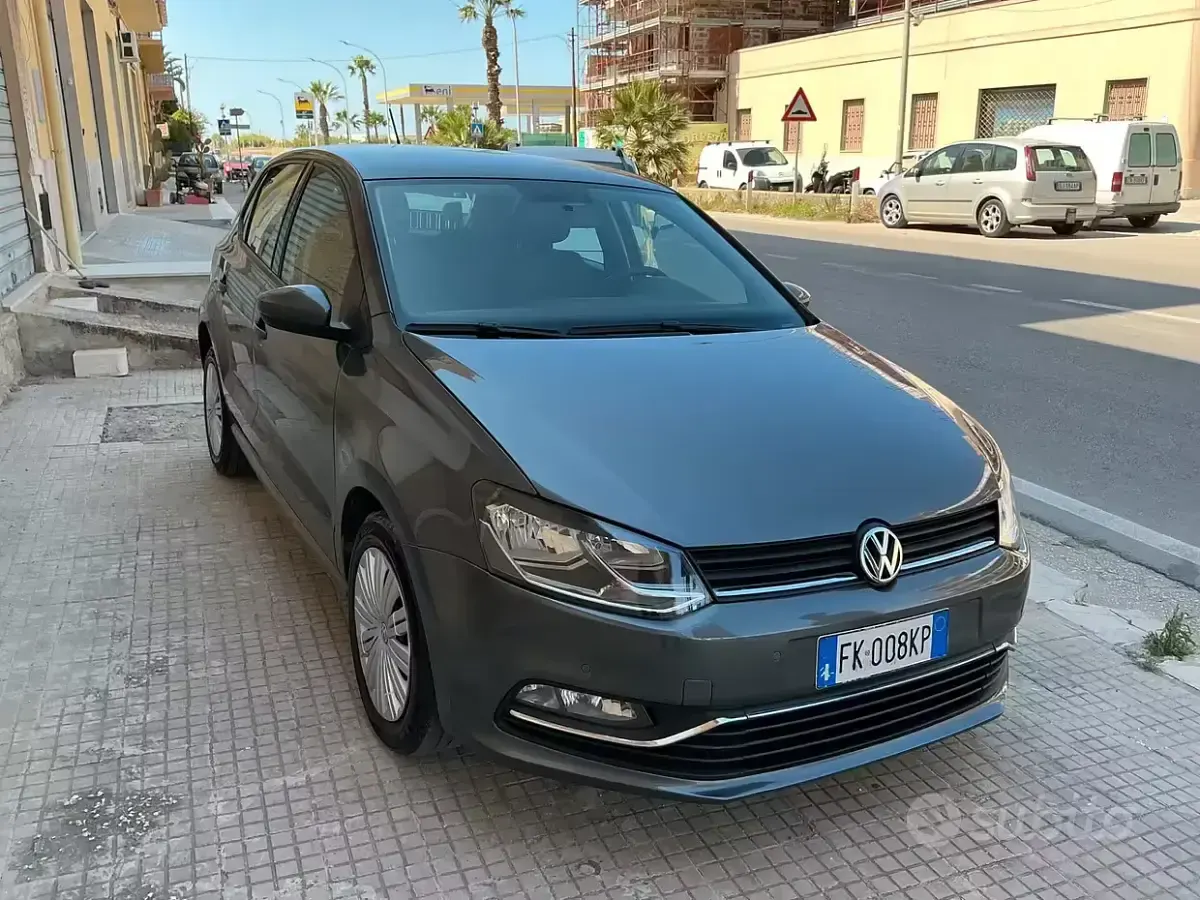Usata VW Polo Trendline 75 CV (55 kW) 2017 Grigio Berlina