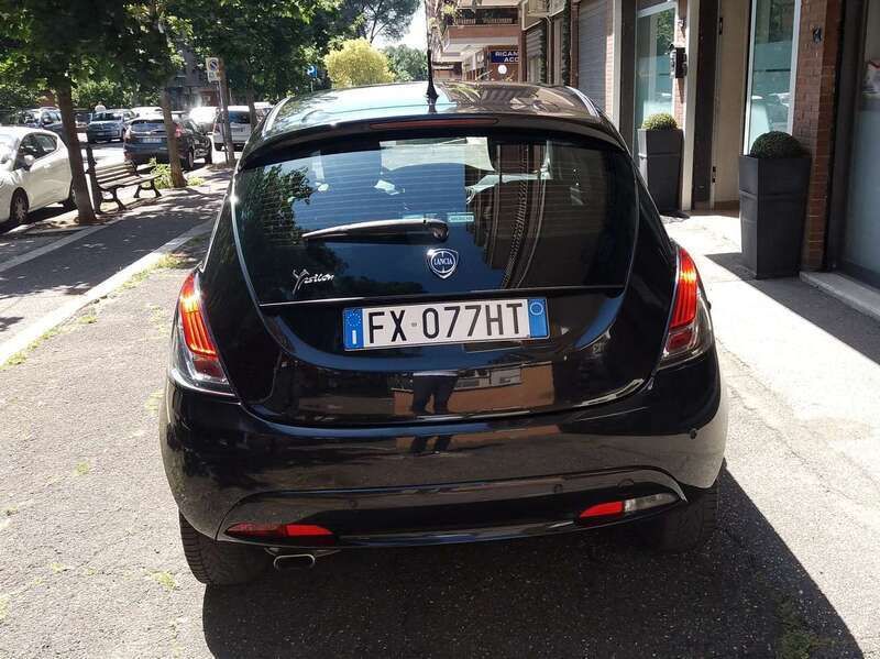 Usata Lancia Ypsilon Gold 69 CV (50 kW) 2019 Nero Utilitaria