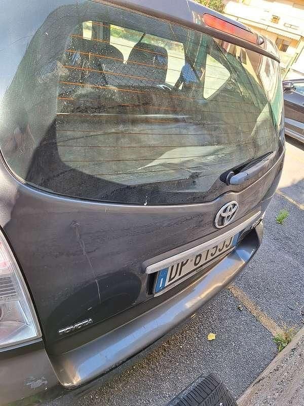 Usata Toyota Corolla Verso 136 CV (100 kW) 2008 Grigio Monovolume