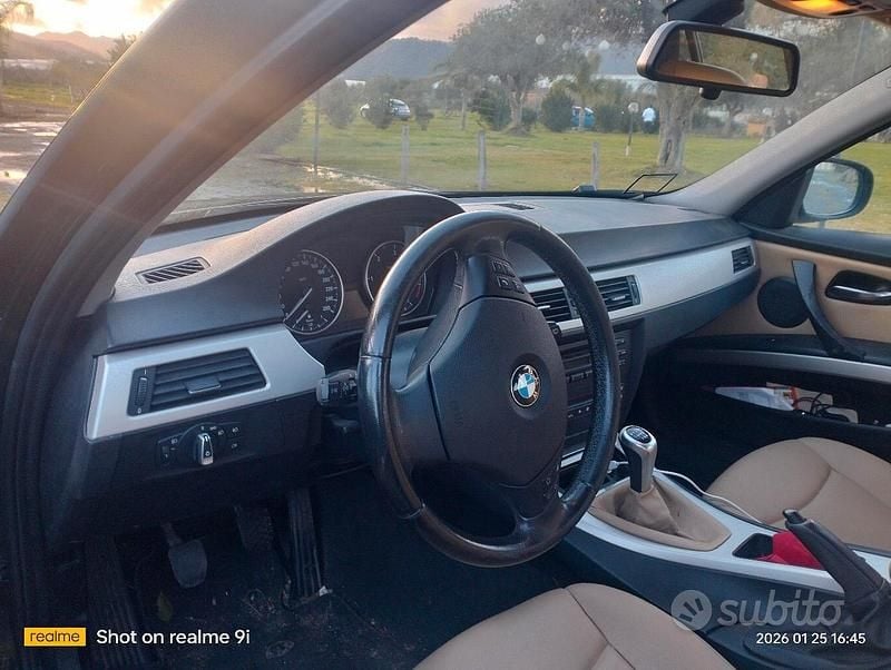 Usata BMW 318 143 CV (105 kW) 2009 Nero Station wagon