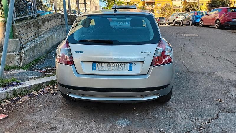 Usata Fiat Stilo 103 CV (75 kW) 2003 Grigio Utilitaria