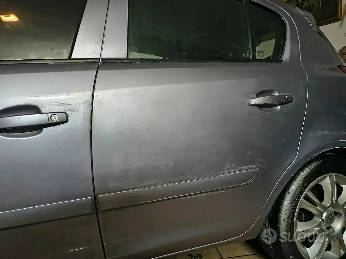 Usado Opel Corsa 75 HP (55 kW) 2007 Cinzento Citadino