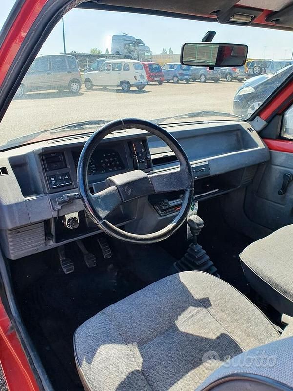 Usata Renault R5 46 CV (33 kW) 1990 Rosso Utilitaria