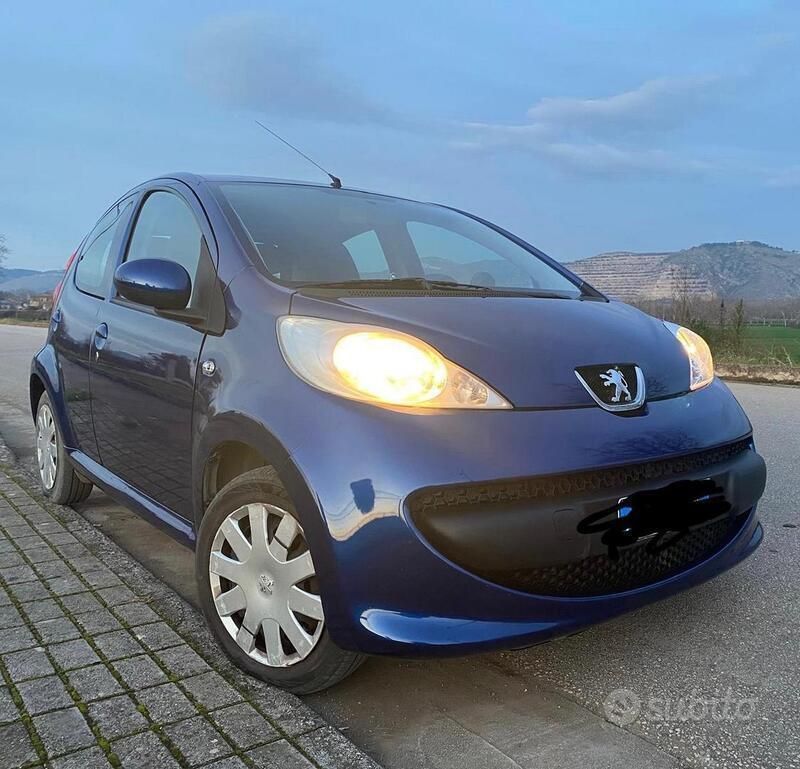 Usata Peugeot 107 2007 Blu Utilitaria
