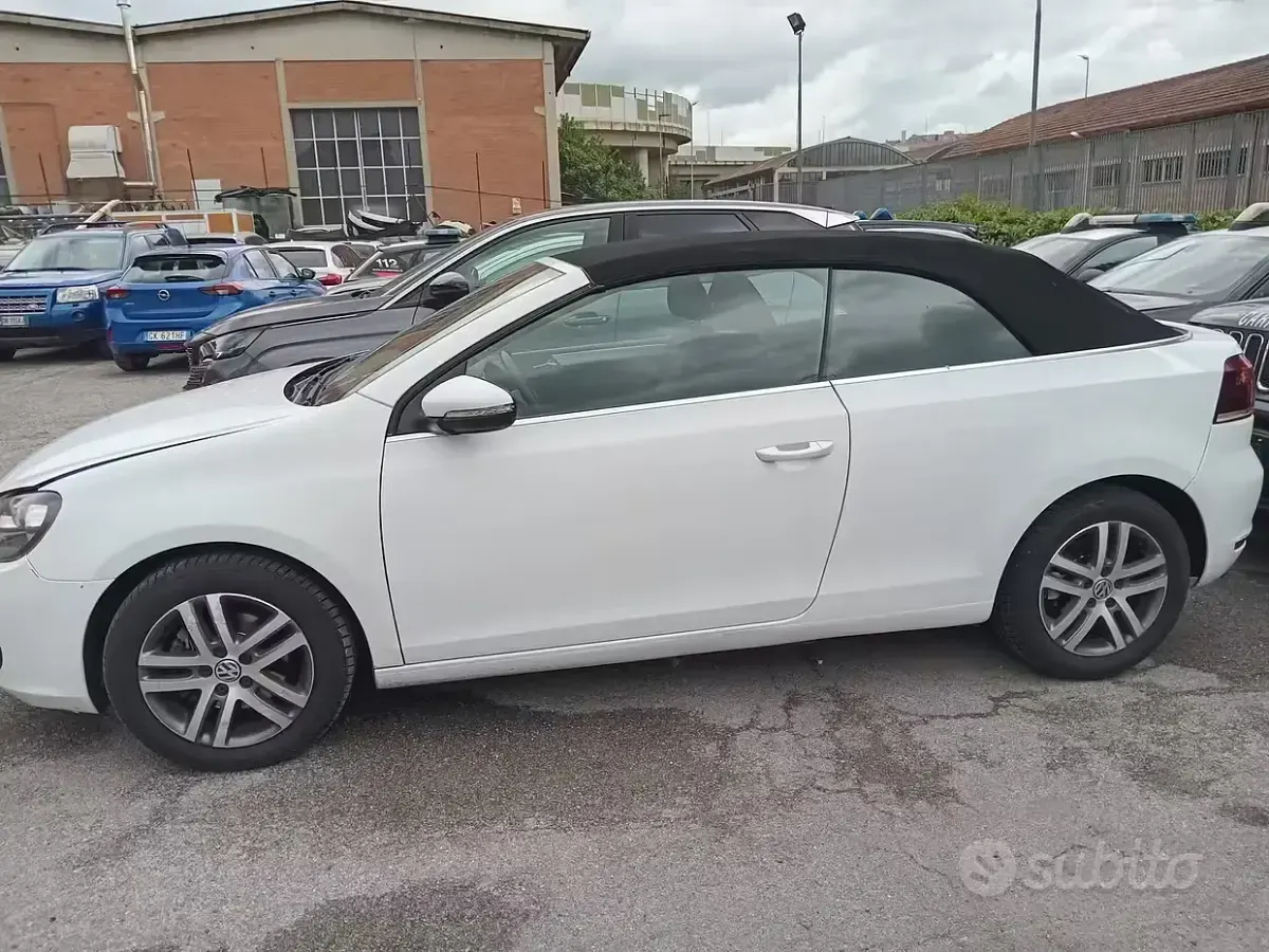 Usata VW Golf 105 CV (77 kW) 2011 Bianco Cabrio