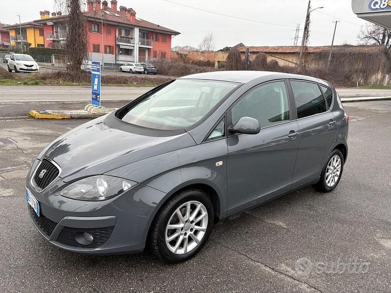 Grigio Usata 2010 Seat Altea Style Monovolume | 3900 € (Cara) - Immagine 1/4